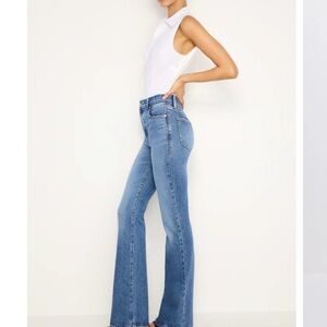 Good American Flare Jeans in Medium Blue